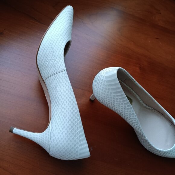 Women's Grey & Bone Snake Embossed Point Toe Pumps - Picture 10 of 13